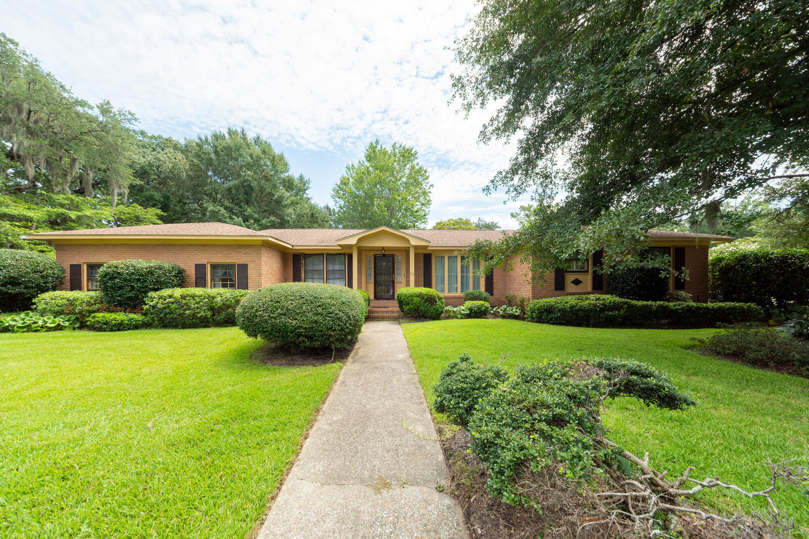 Property Photo:  64 Shrewsbury Road  SC 29407 