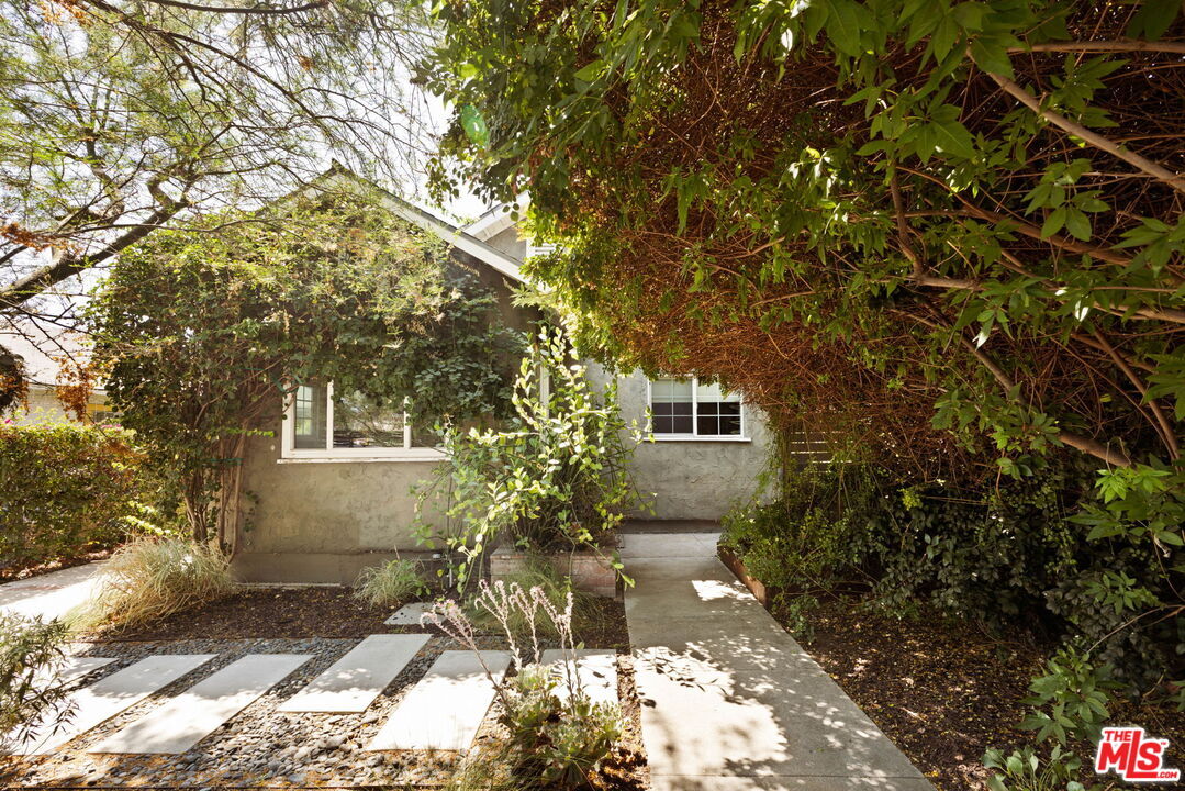 Property Photo:  1211 N Avenue 54  CA 90042 