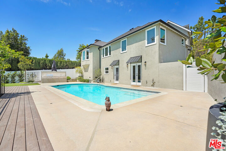 Property Photo:  2383 Panorama Ter  CA 90039 
