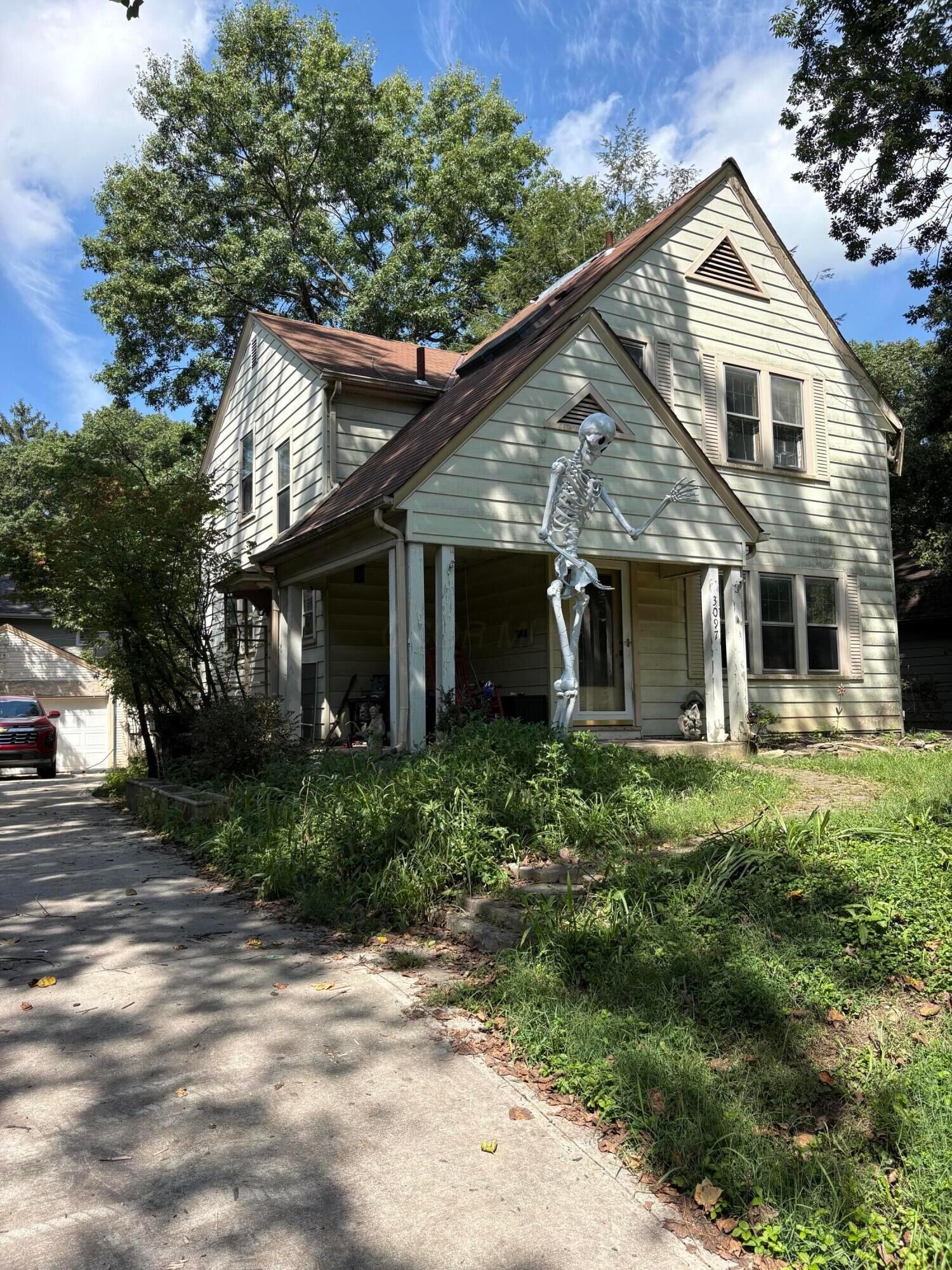 Property Photo: 3097 Woodbine Place OH 43202