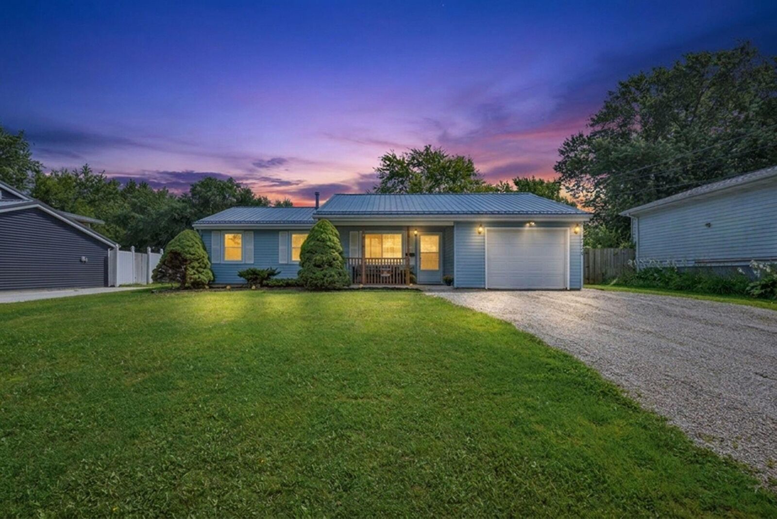 Property Photo:  1098 Colonial Avenue  OH 43302 