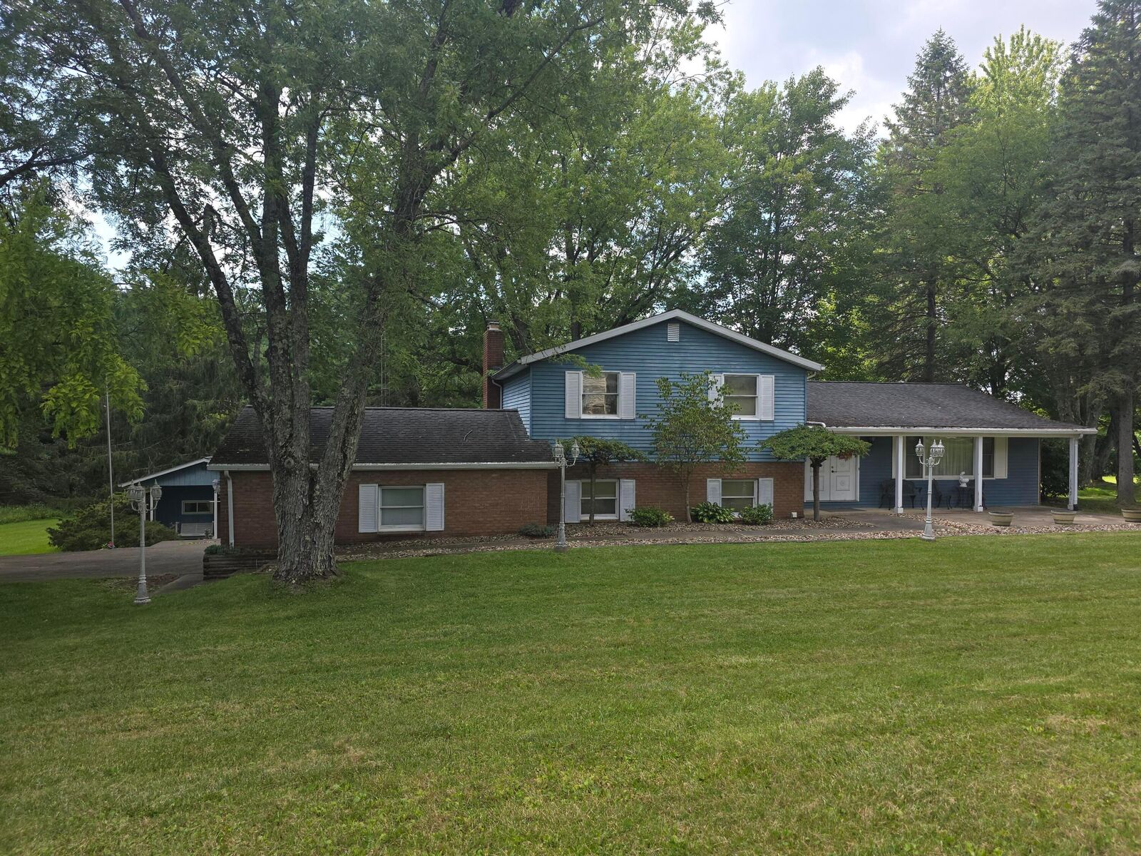 Property Photo: 392 Twitchell Road OH 44903