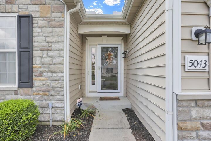 Property Photo:  5043 Apple Glen Trail  OH 43123 