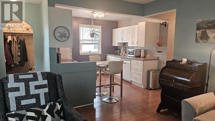 Property Photo: 606 Kingsway ON P7E 2B1