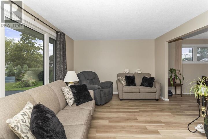 Property Photo: 422 Simon Fraser Dr ON P7C 4Z8
