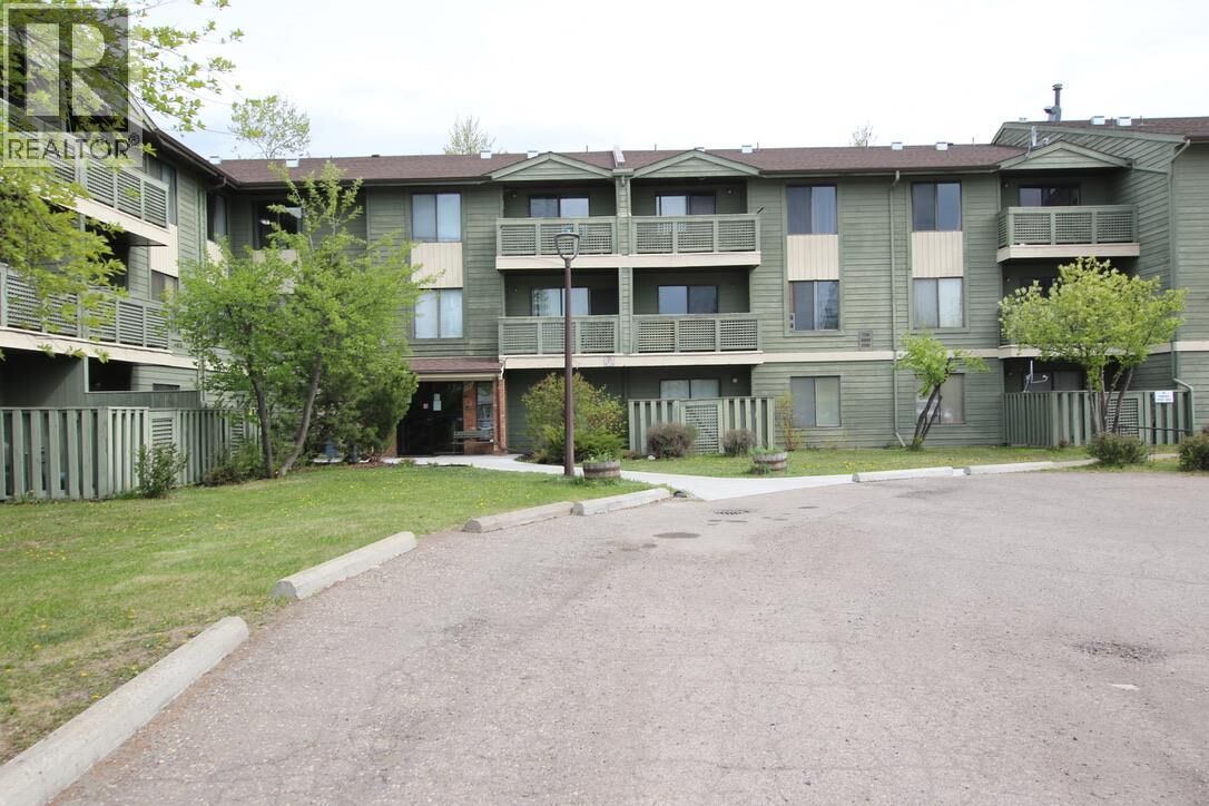 Property Photo:  185 Chamberlain Crescent 302  BC V0C 2W0 