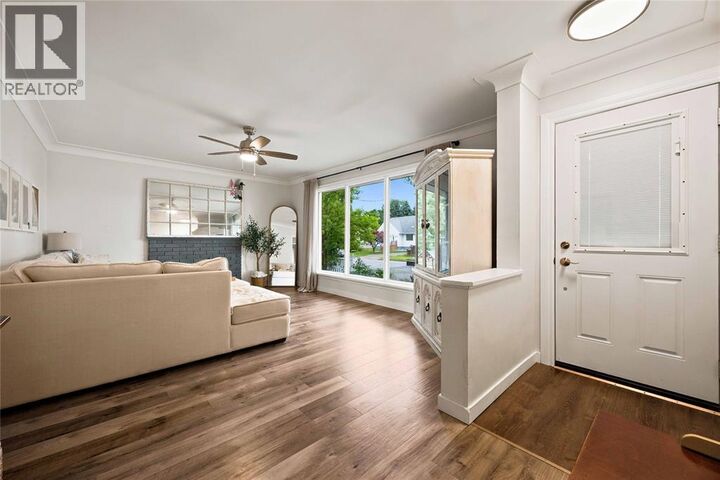 Property Photo:  875 Woodland Avenue  ON N7V 3W5 