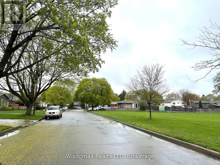 Property Photo:  7 Greenmeadow Court  ON L2P 1X7 