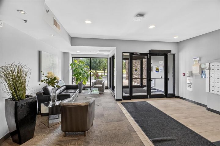 Property Photo:  25 Van Hull Way  MB R2N 0K3 