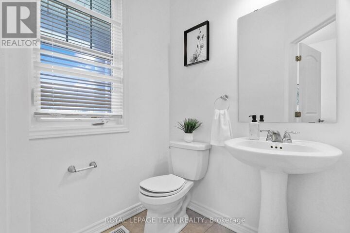 Property Photo: 4852 Abbott Street East ON K2V 0J9