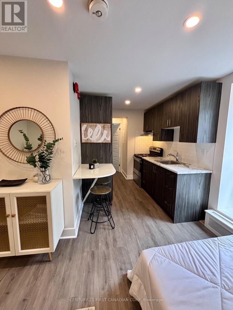 Property Photo: 75 High Street 541 ON N6C 4J8