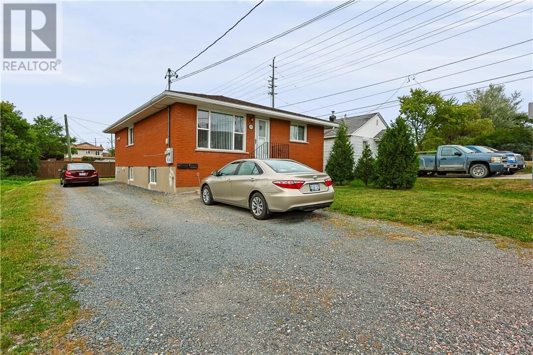 Property Photo: 1133 Martin Avenue ON P3A 2Z5