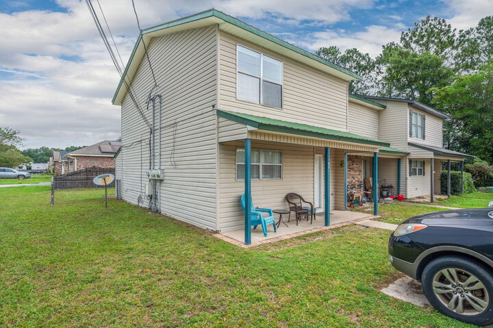 Property Photo:  1702 E 1st Avenue  FL 32539 