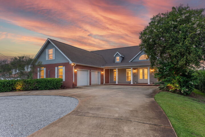Property Photo:  553 Cove Drive  FL 32547 
