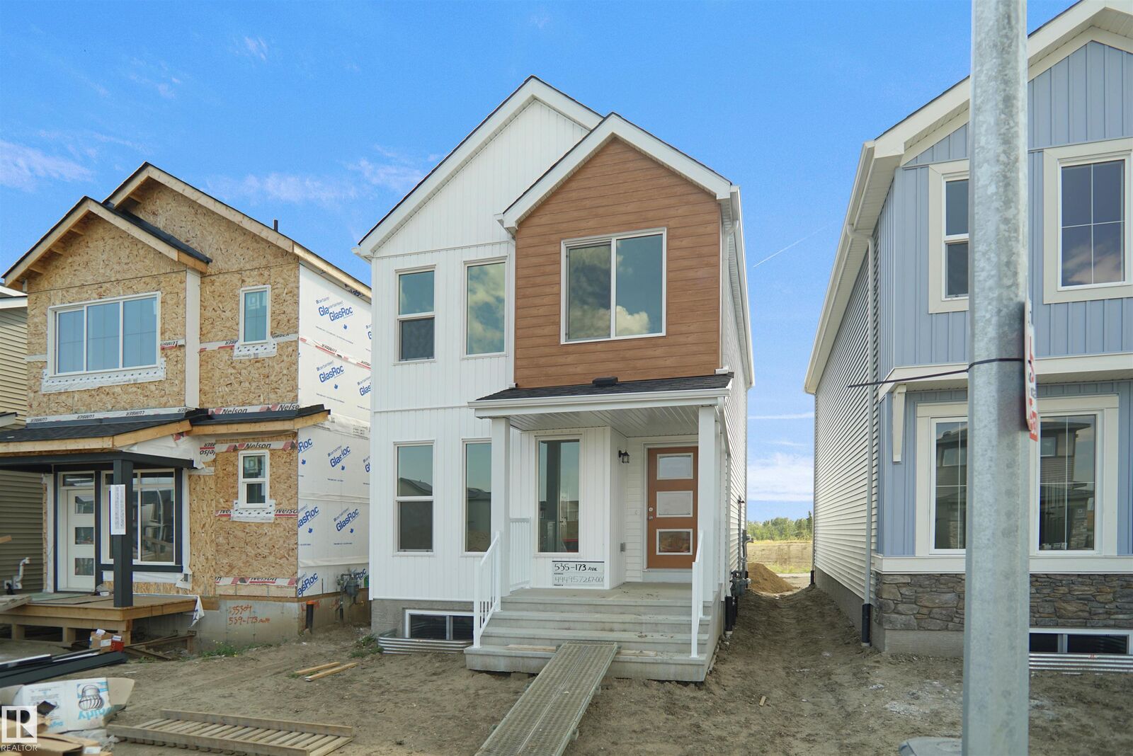 Property Photo:  583 177 Avenue NE  AB T5Y 4K3 