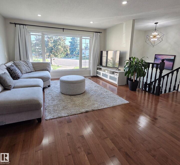 Property Photo: 18 Rosewood Place AB T8A 2H3