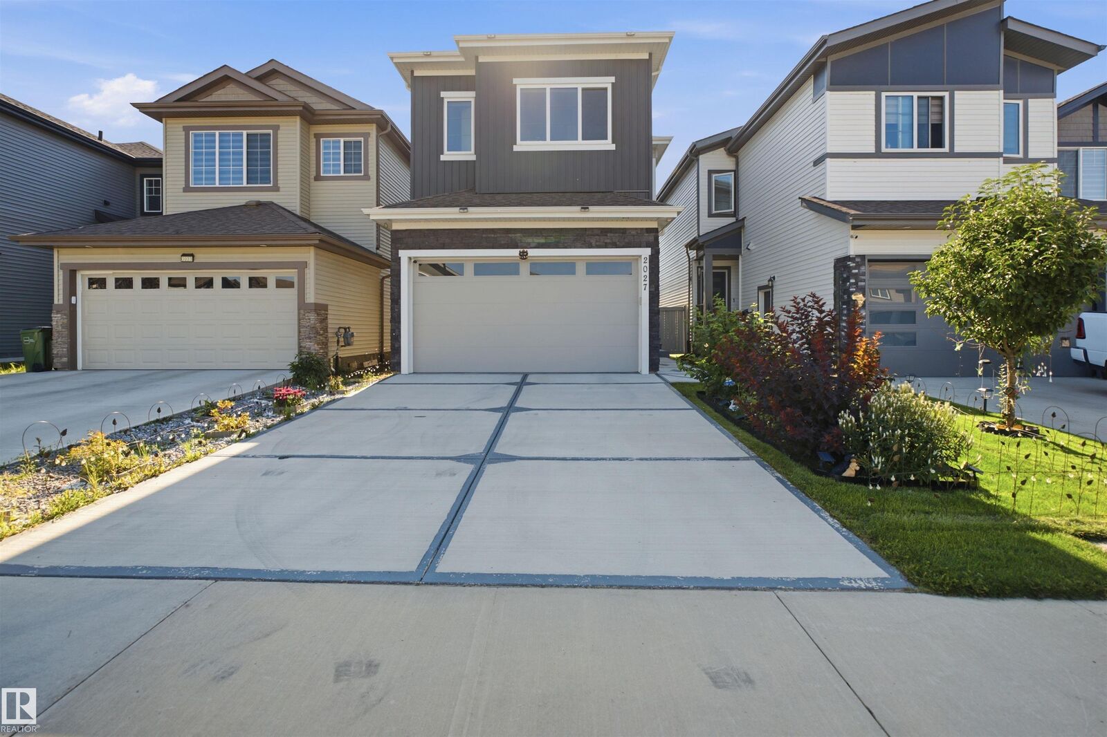 Property Photo: 2027 13 Avenue NW AB T6T 2R8