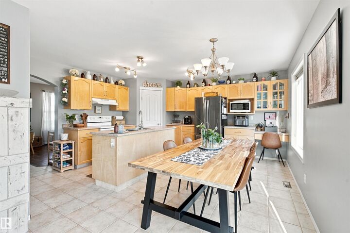 Property Photo:  2502 6 Avenue  AB T9M 1M6 