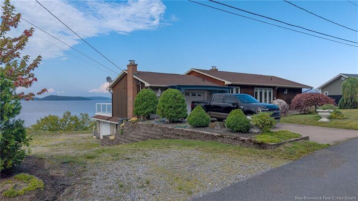Property Photo:  127 Bay Crescent Drive  NB E2M 6M1 