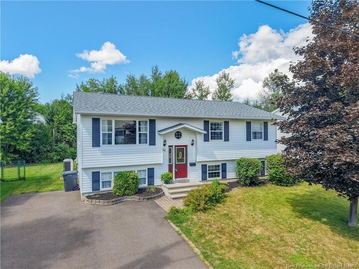 41 Rebecca Drive — photo 1