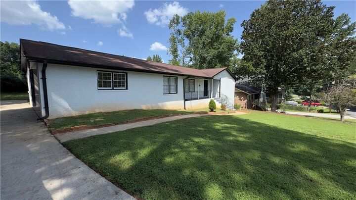 Property Photo:  1050 Forest Heights Road  GA 30083 