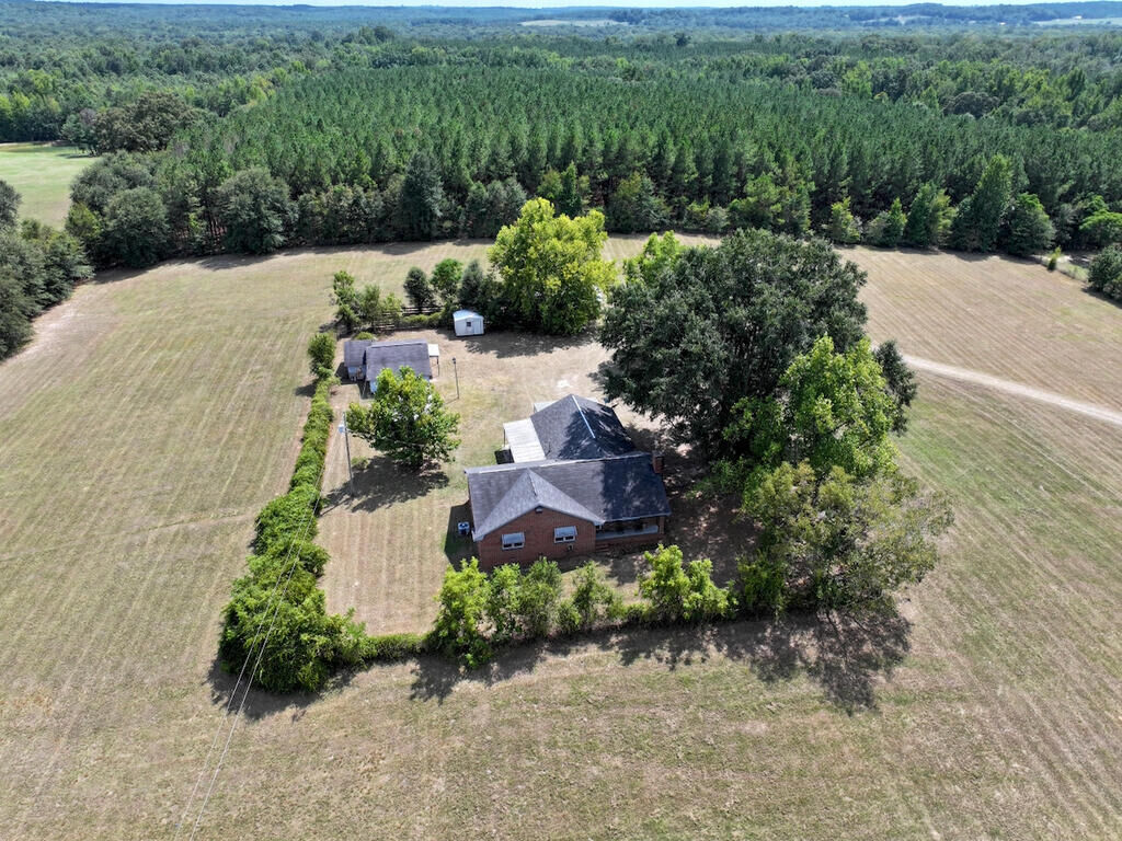 Property Photo: 205 Padgetts Road AL 36875