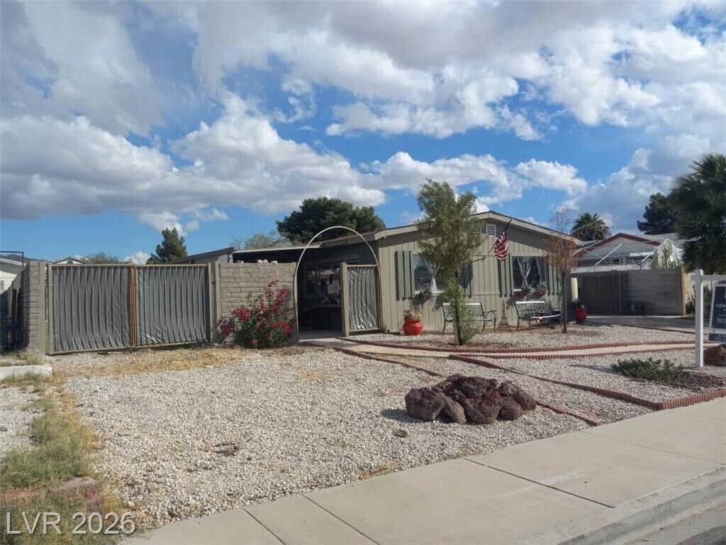 Property Photo: 148 Sir Thomas Drive NV 89110