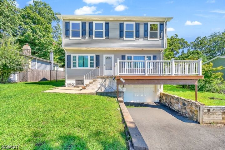 Property Photo:  13 Hopatchung Rd  NJ 07843 