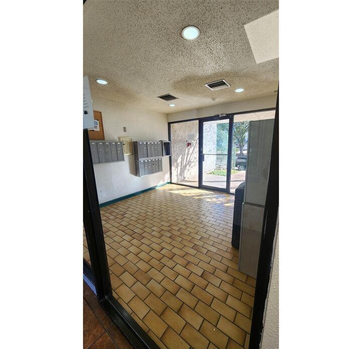 Property Photo: 2818 S Bartell Drive 7 TX 77054