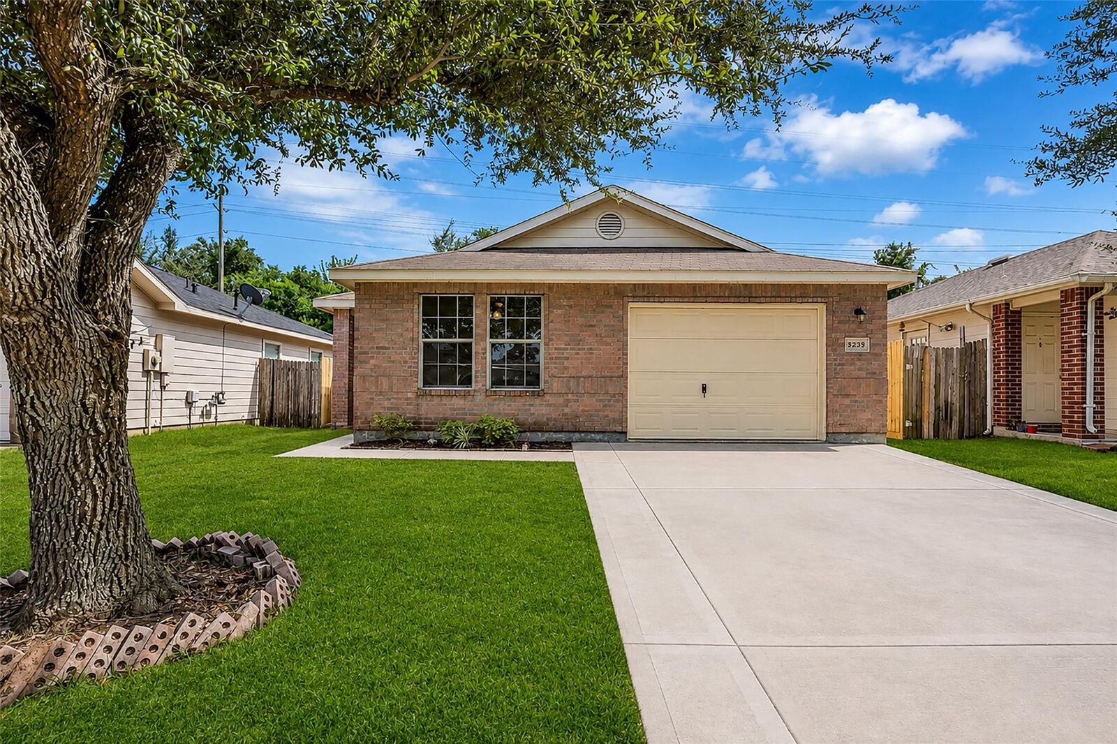 Property Photo:  5239 Roth Forest Lane  TX 77389 
