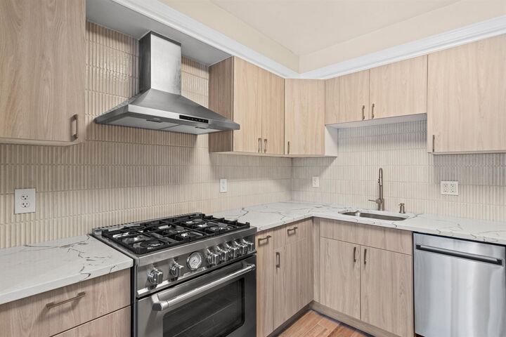 Property Photo:  630 Palisade Ave 1  NJ 07307 