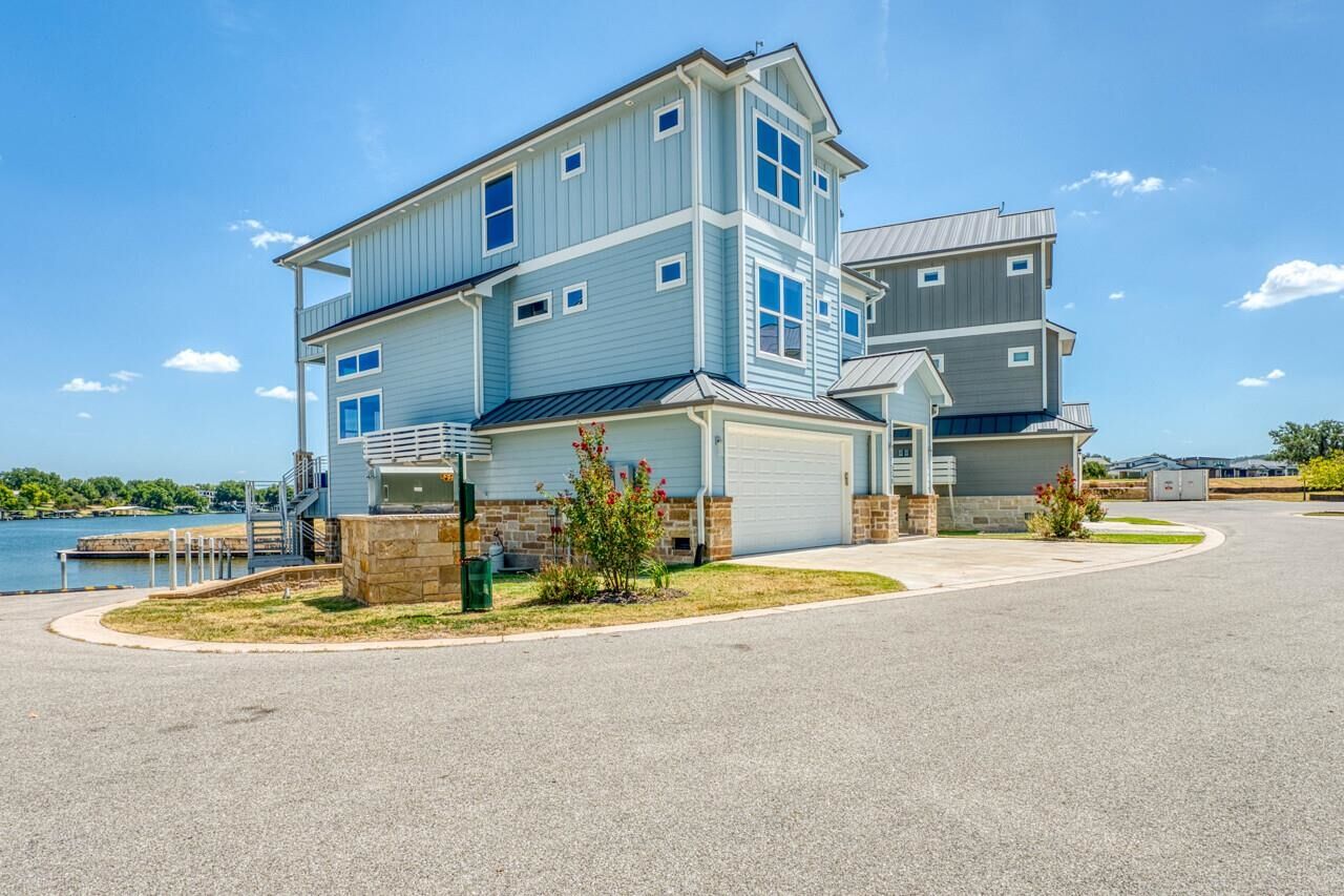 Property Photo: 320 Island Circle TX 78639