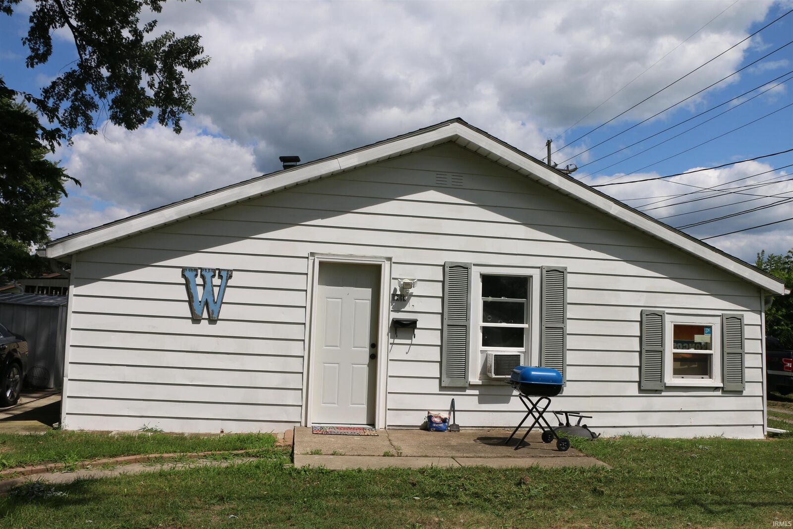 Property Photo: 1617 1/2 E 4th Street IN 46544