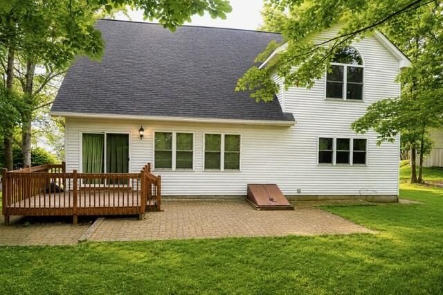 Property Photo: 6 Deerfield Drive PA 18344