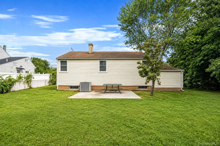 Property Photo:  42 Walton Street  NY 11717 