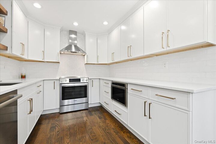 Property Photo:  49 Villas Circle  NY 11747 