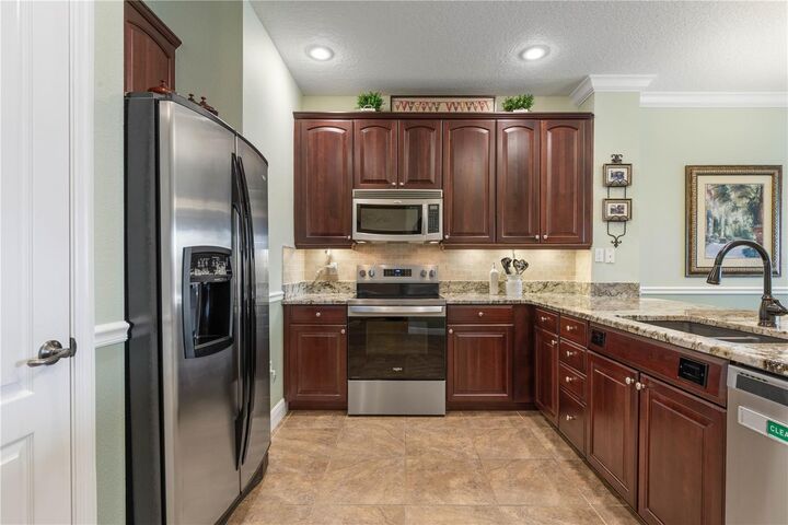 Property Photo:  75 Riverview Bend S 1624  FL 32137 