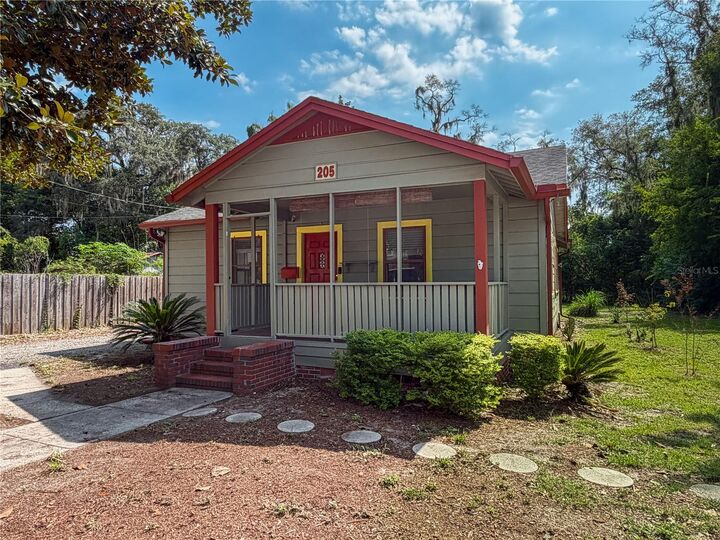 Property Photo: 205 NE 9th Street FL 32601