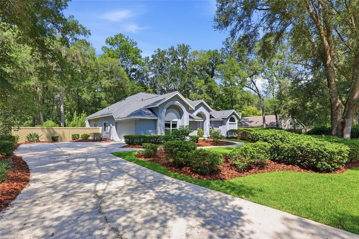 Property Photo: 4236 SW 91st Drive FL 32608