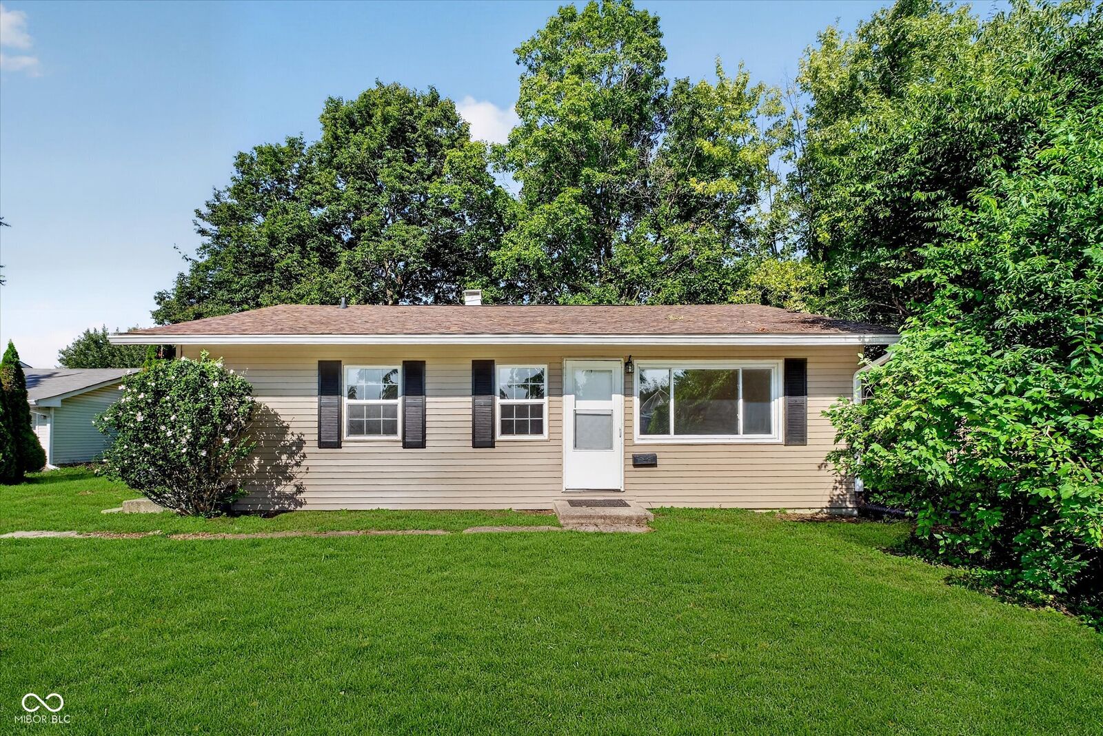 Property Photo:  1720 Alice Jeanne Court  IN 46219 