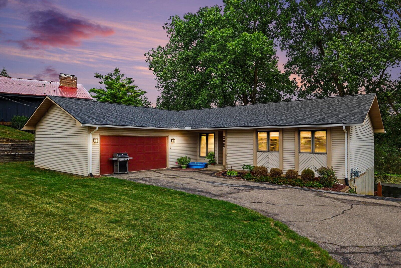 Property Photo: 3007 Moraine Drive MI 48114