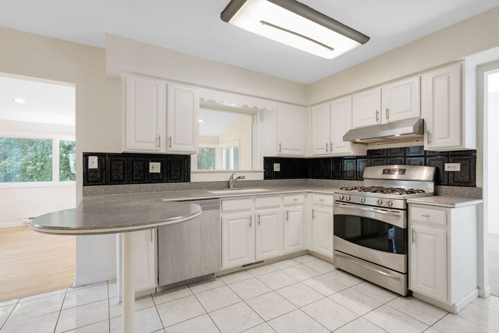 Property Photo:  421 Collen Drive  IL 60148 