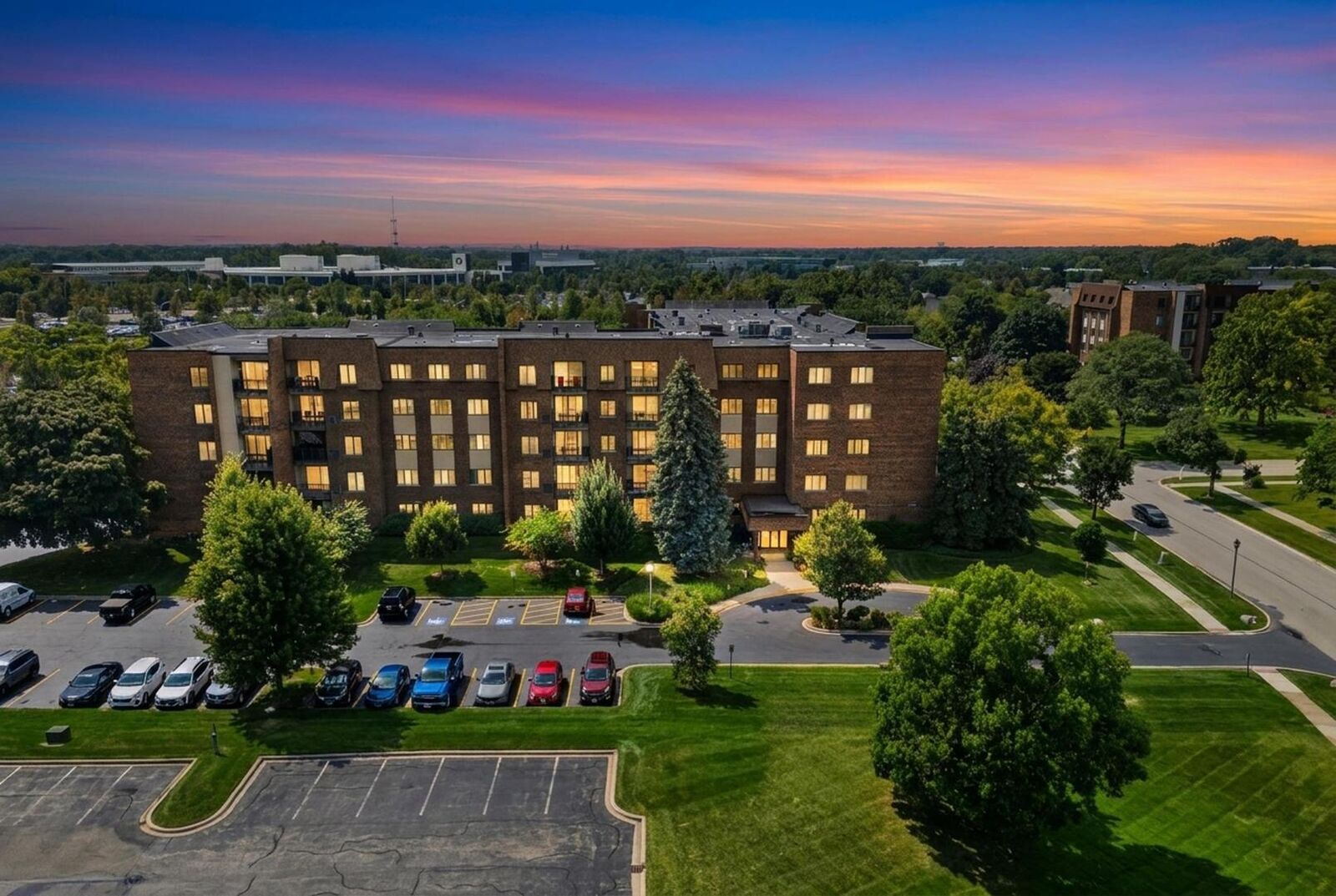 Property Photo:  453 Raintree Drive 3P  IL 60137 