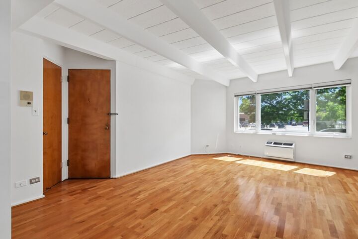 Property Photo:  1922 W Norwood Street Gb  IL 60660 