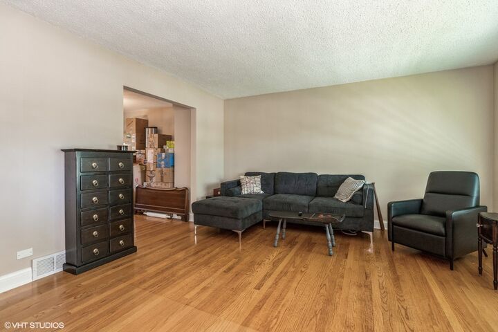 Property Photo: 1011 W Hillgrove Avenue IL 60525
