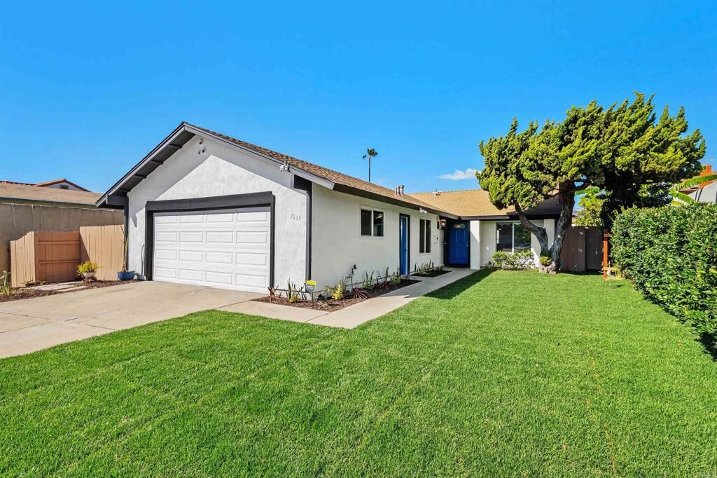 Property Photo: 3021 Sabina Drive CA 92139