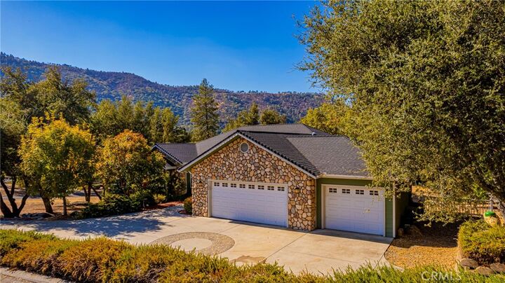 Property Photo:  41282 Singing Hills  CA 93601 