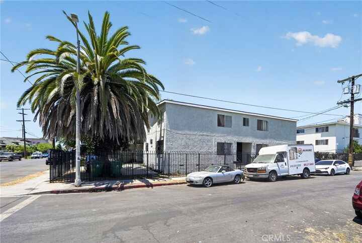 Property Photo:  427 E 25th Street  CA 90011 