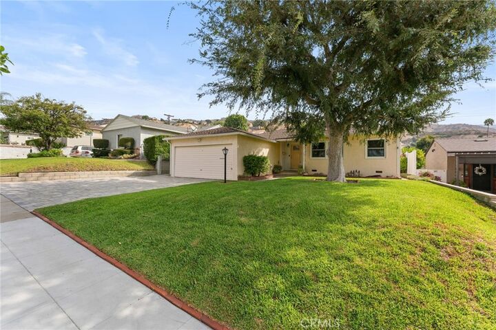 Property Photo:  2812 Jolley  CA 91504 