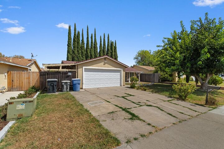 Property Photo: 7949 Deer Water Drive CA 95823